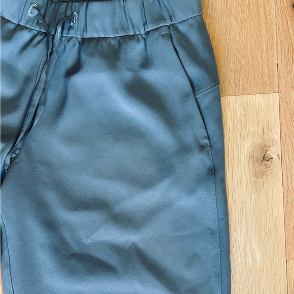 Lululemon On The Fly Wide Leg Woven Pants Size 8 in Sage Green. - Picture 3 of 11